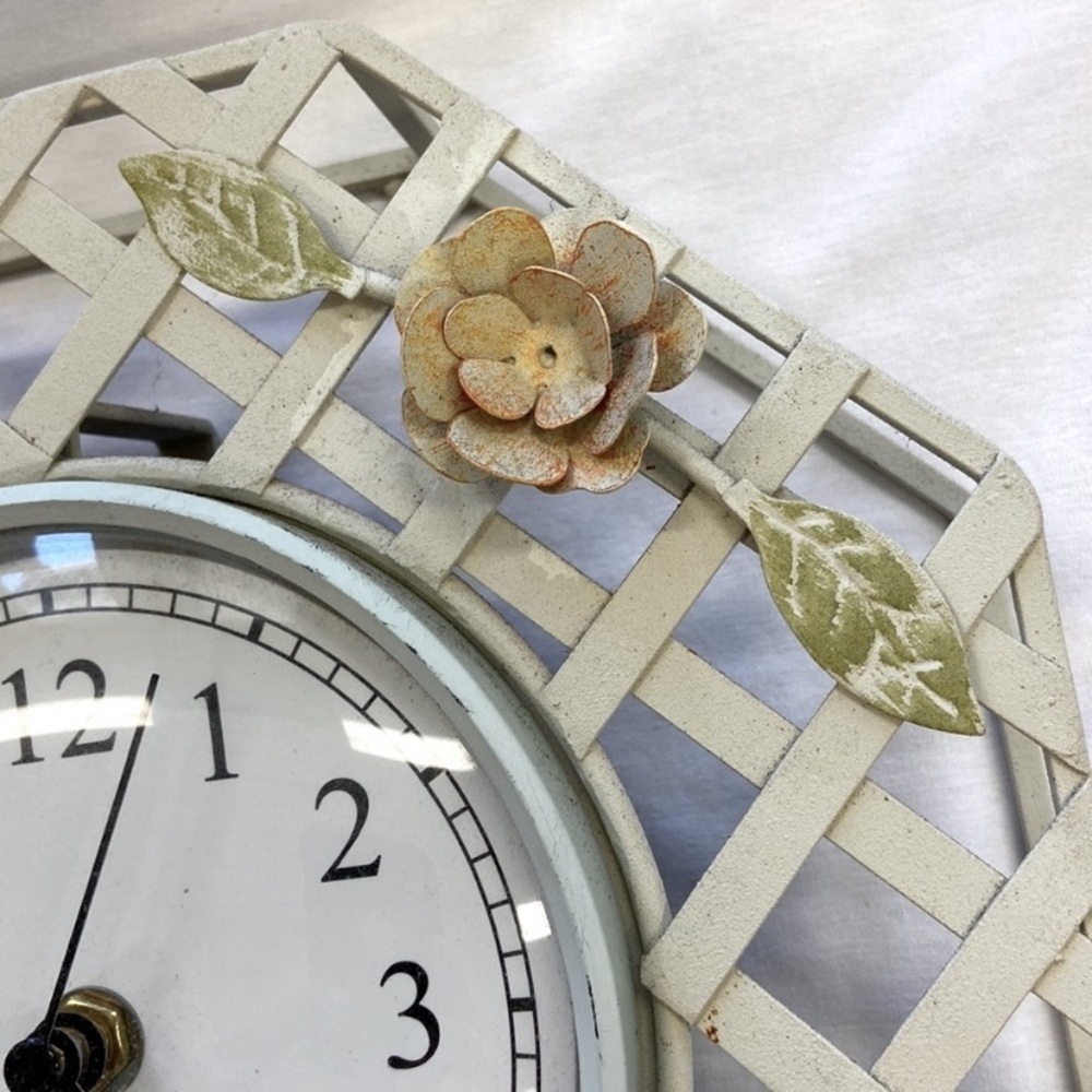 Vintage Kirch | Wall Clock White/3D Floral Appliqué Metal Lattice - Picture 6 of 16